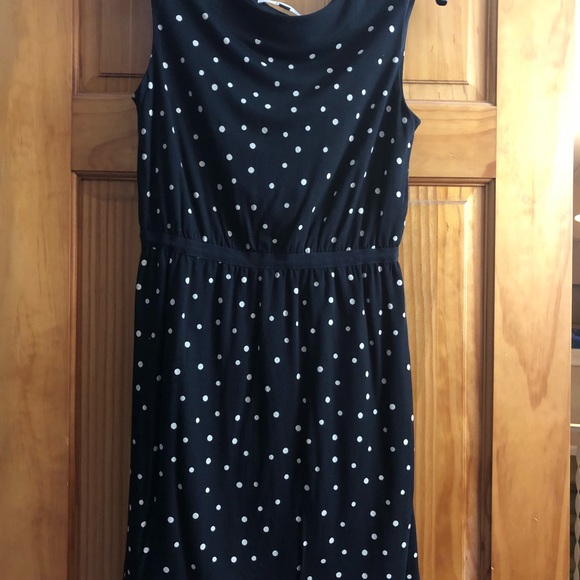 Dresses and shirts - Picture 7 of 8